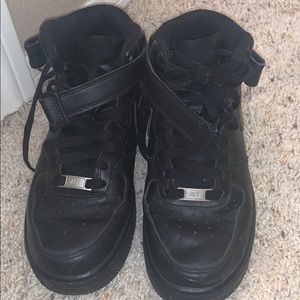Black airforce 1s